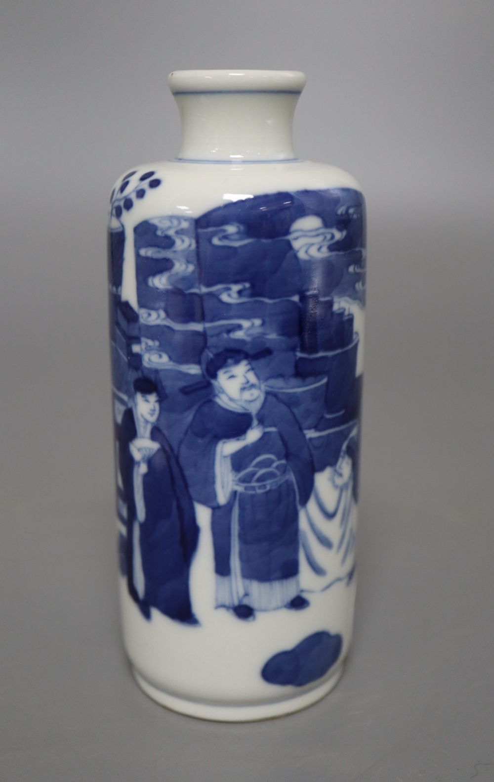 A small Chinese blue and white vase, height 13.5cm